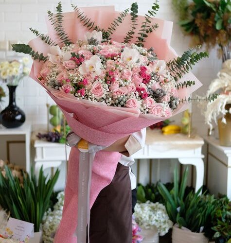 Romantis Tanpa Bunga? Ya Bisa, Lah — Masa Standar Cinta Harus Ditentukan Florist & Frekuensi Chat?